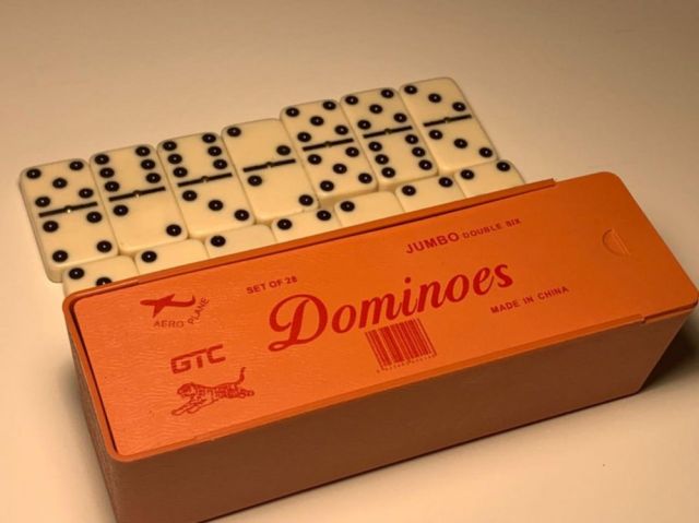 دومينو ( ضومنه ) Dominoes